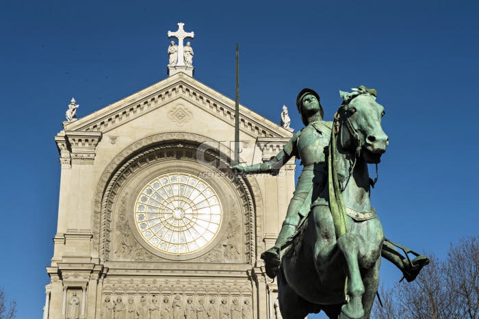 Statue équestre de Jeanne d'Arc du sculpteur Paul Dubois.