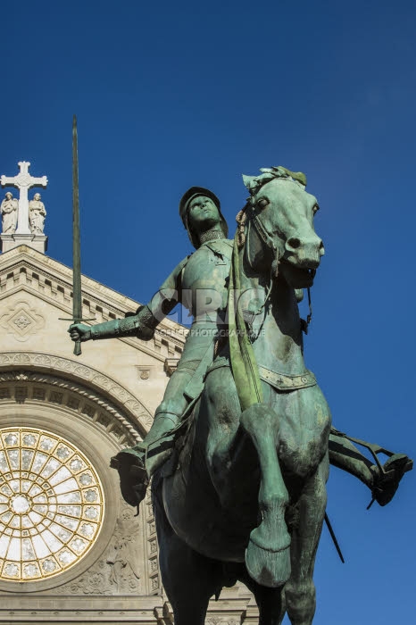 Statue équestre de Jeanne d'Arc du sculpteur Paul Dubois.