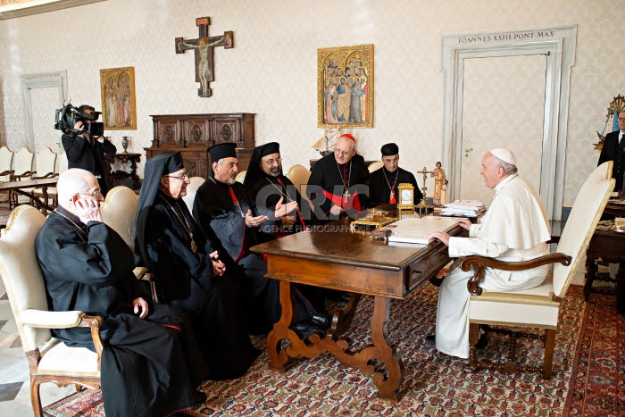 Le pape François reçoit des patriarches catholiques du Proche-Orient.