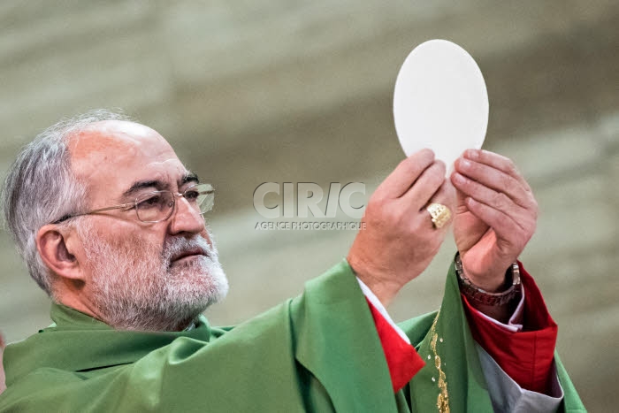 Le Card. Cristobal LOPEZ ROMERO prend possession de son église titulaire.