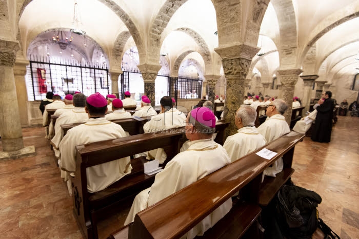 Les évêques italiens et du pourtour méditerranéen se réunissent à Bari, Italie.