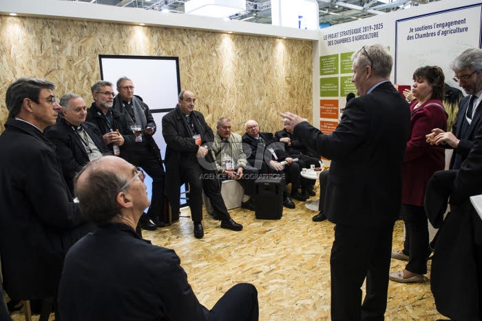 Evêques français au salon de l'agriculture à Paris.