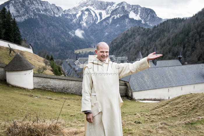 Dom Dysmas de LASSUS, prieur et ministre général de l'Ordre des Chartreux.