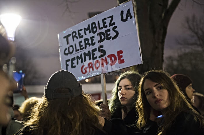 Marche féministe organisée à Paris.