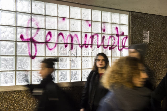Marche féministe organisée à Paris.