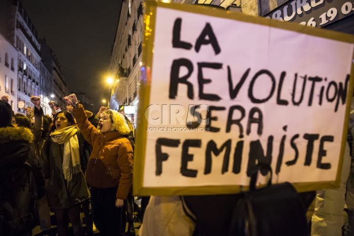 Marche féministe organisée à Paris.