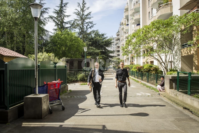 Coronavirus, Covid-19, les prêtres à la rencontre des paroissiens.