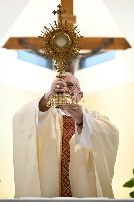 Adoration du Saint Sacrement.