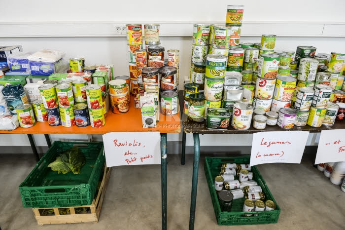 Coronavirus Covid-19, épicerie solidaire dans la paroisse Saint-Ambroise.