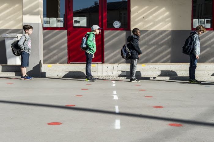 France, Covid-19, reprise des cours pour des élèves d'une classe de CE2.