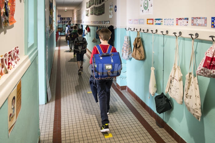 France, Covid-19, reprise des cours pour des élèves d'une classe de CE2.