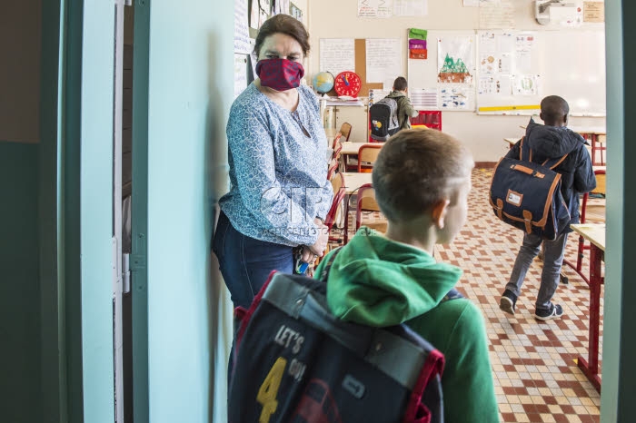 France, Covid-19, reprise des cours pour des élèves d'une classe de CE2.