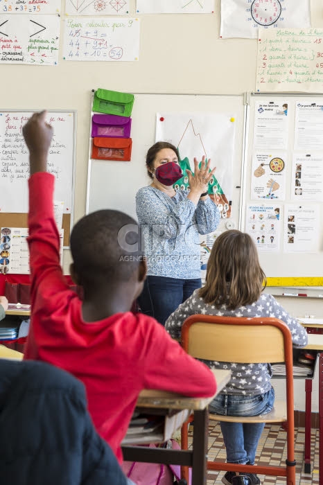 France, Covid-19, reprise des cours pour des élèves d'une classe de CE2.