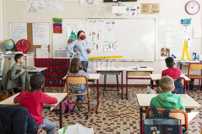 France, Covid-19, reprise des cours pour des élèves d'une classe de CE2.