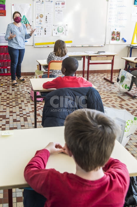 France, Covid-19, reprise des cours pour des élèves d'une classe de CE2.