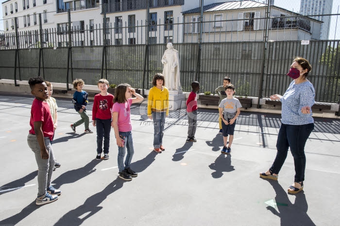 France, Covid-19, reprise des cours pour des élèves d'une classe de CE2.