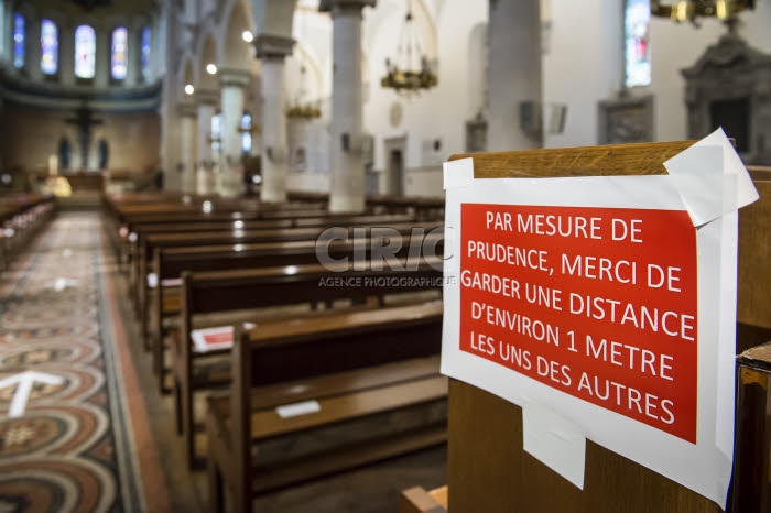 Coronavirus, aménagement de l’église suivant les mesures sanitaires.