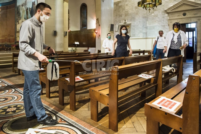 Coronavirus, aménagement de l’église suivant les mesures sanitaires.