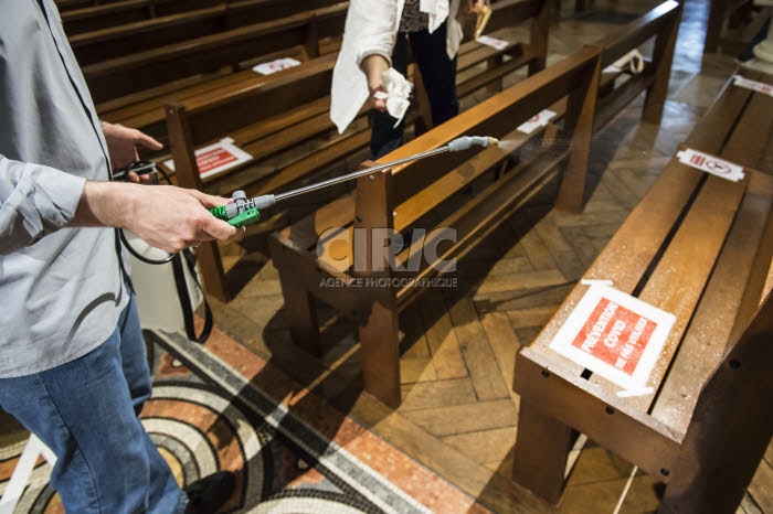 Coronavirus, aménagement de l’église suivant les mesures sanitaires.