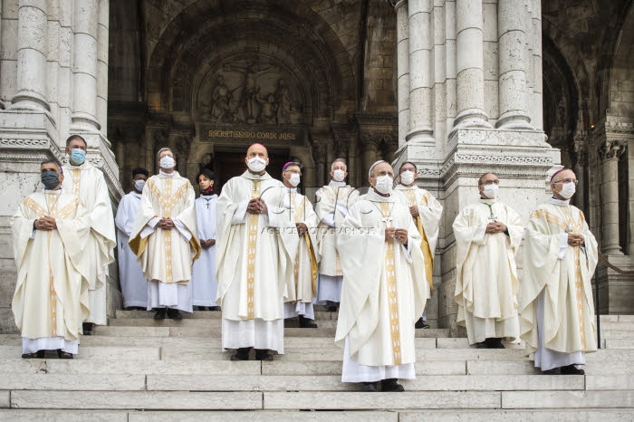 Covid 19, prière des évêques de France dans la basilique du Sacré Coeur.