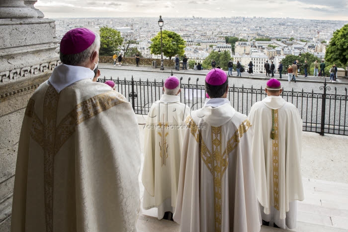 Covid 19, prière des évêques de France dans la basilique du Sacré Coeur.