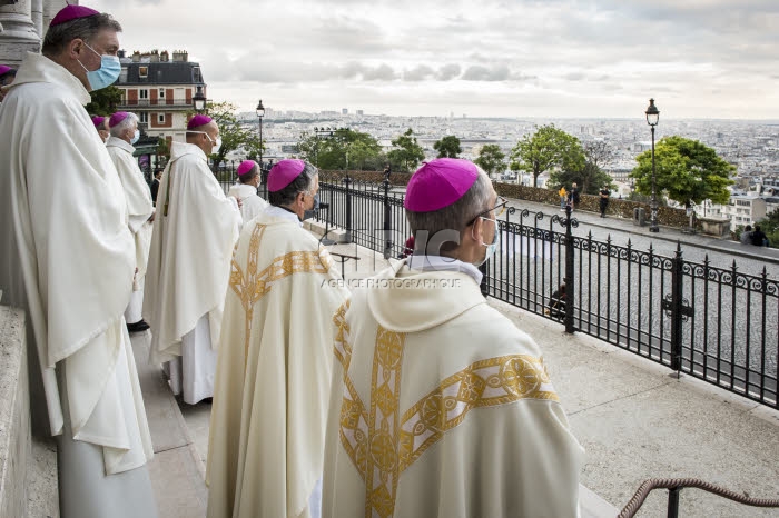 Covid 19, prière des évêques de France dans la basilique du Sacré Coeur.