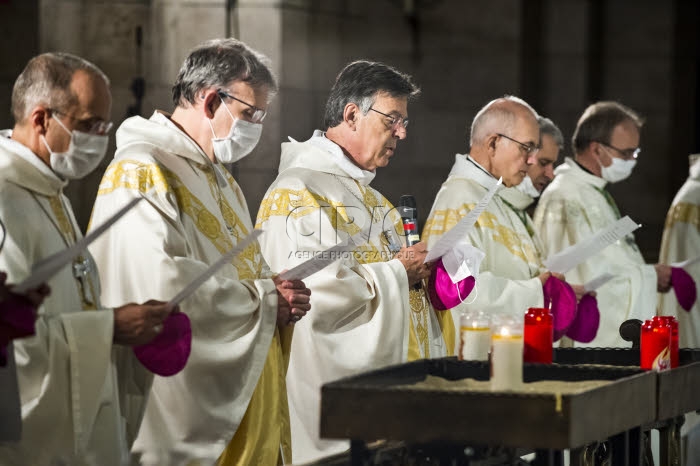 Covid 19, prière des évêques de France dans la basilique du Sacré Coeur.