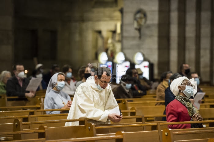 Covid 19, prière des évêques de France dans la basilique du Sacré Coeur.