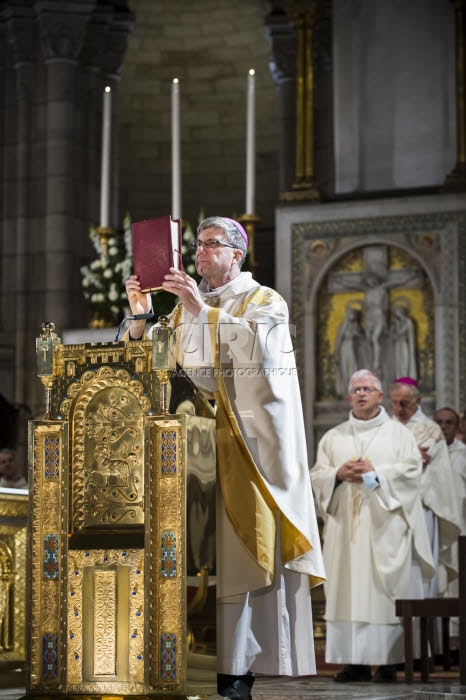 Covid 19, prière des évêques de France dans la basilique du Sacré Coeur.