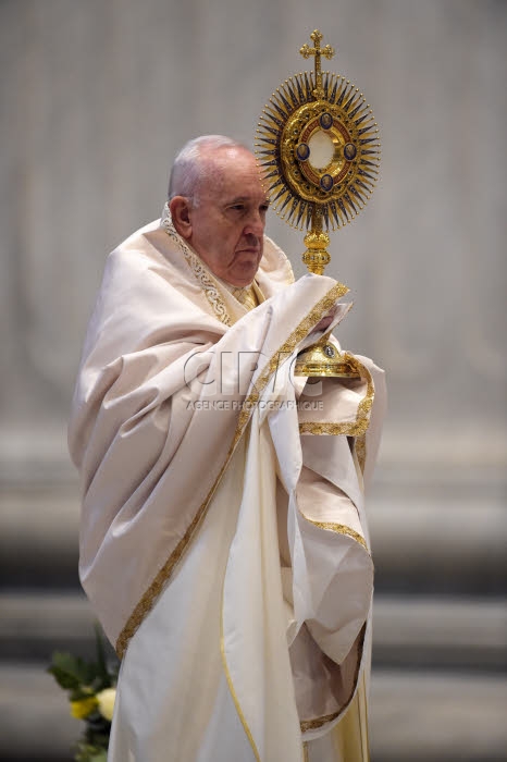 Le pape François préside la messe célébrée à l’occasion de la Fête-Dieu.