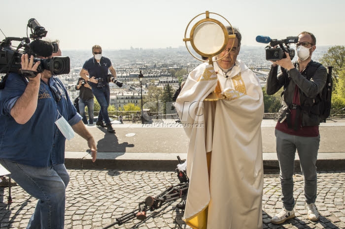 Coronavirus. Jeudi saint, Mgr AUPETIT bénit Paris avec le Saint-Sacrement.