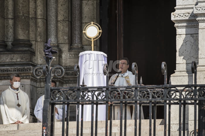 Coronavirus. Jeudi saint, présentation du Saint-Sacrement par Mgr AUPETIT .