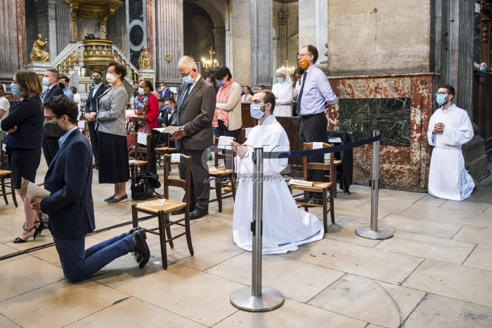 Messe, assemblée en prière.