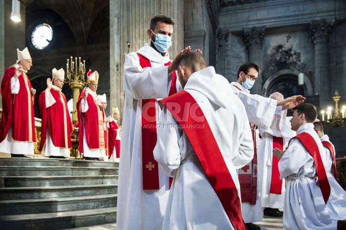 Ordinations sacerdotales, imposition des mains.