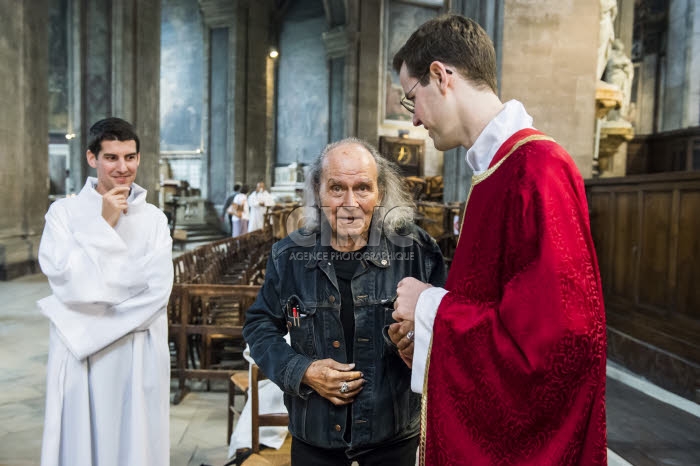 P. Guy GILBERT et un jeune prêtre nouvellement ordonné.