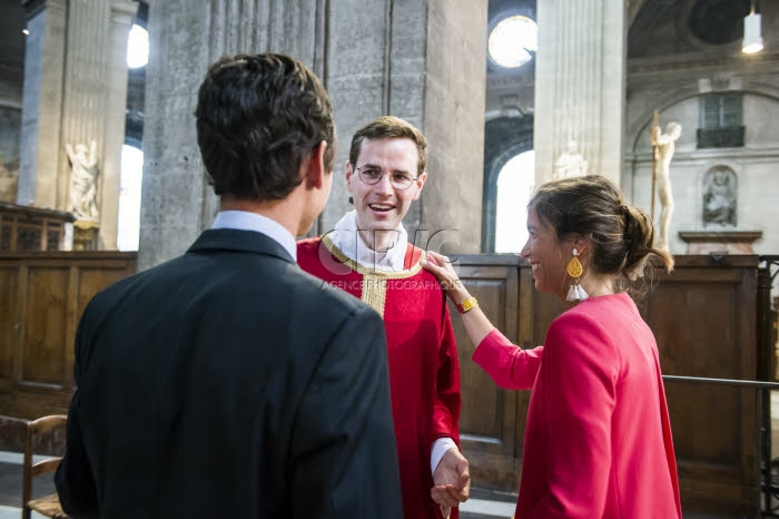 Un prêtre nouvellement ordonné.