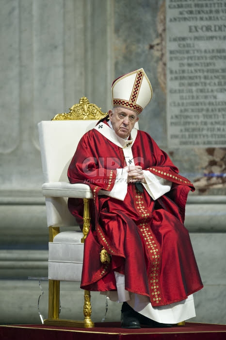 Le pape François lors la messe en la Solennité des saints Pierre et Paul Apôtres.