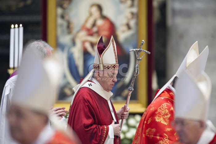 Le pape François lors la messe en la Solennité des saints Pierre et Paul Apôtres.