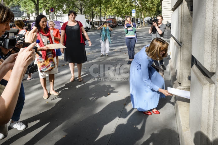 Sept femmes candidates à des fonctions diverses dans l'Eglise.