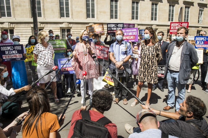 Projet de loi bioéthique, La manif Pour Tous devant l'Assemblée nationale.