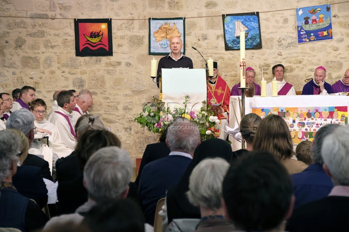 Stephane Posner prend la parole lors des obsèques de Jean Vanier.