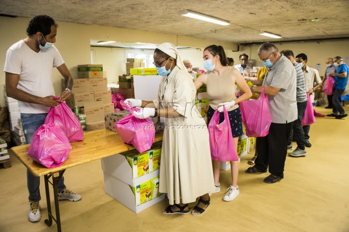 Distribution alimentaire au mois d'août par l'association ASA.