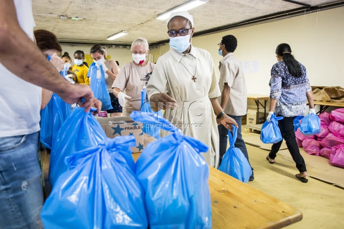 Distribution alimentaire au mois d'août par l'association ASA.