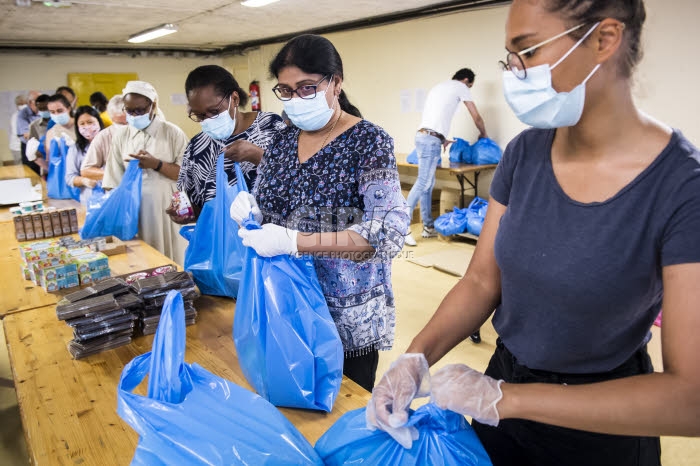 Distribution alimentaire au mois d'août par l'association ASA.