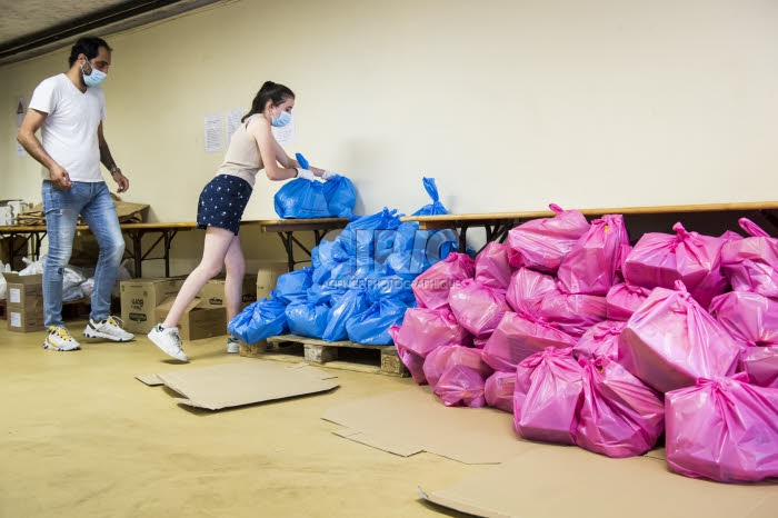 Distribution alimentaire au mois d'août par l'association ASA.