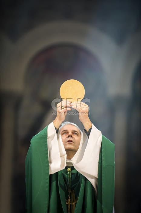 Mgr Denis JACHIET, eucharistie.