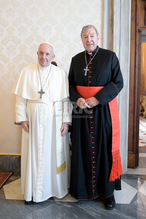 Le pape François reçoit en audience privée le cardinal George PELL.