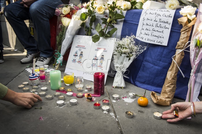 Paris, hommage à Samuel PATY, professeur assassiné par un terroriste.