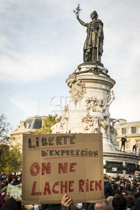 Paris, hommage à Samuel PATY, professeur assassiné par un terroriste.