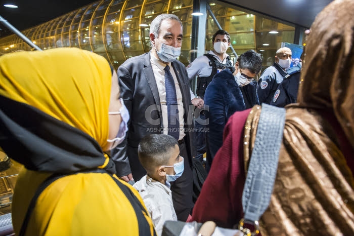 Arrivée en France de réfugiés, via les “couloirs humanitaires".